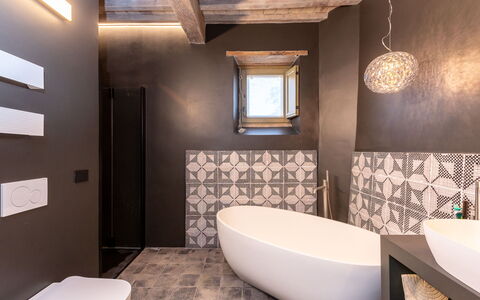 Oasi di Benessere Bio: Badewanne, Eigentum, Armatur, Badezimmer, Interior Design, Holz, Die Architektur, Fussboden, Zapfhahn, Flooring
