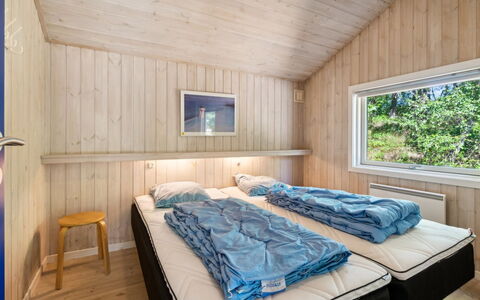 Nea - 600M from the Sea: Holz, Schlafzimmer, Zuhause, Hartholz, Hütte, Decke, Bedding, Bett, Bettrahmen, Planke