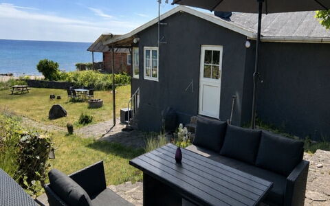 Silke - 10M from the Sea: Möbel, Interior Design, Flooring, Fussboden, Decke, Zimmer, Stuhl, Tabelle, Wohnung, Küche & Esszimmer Tisch