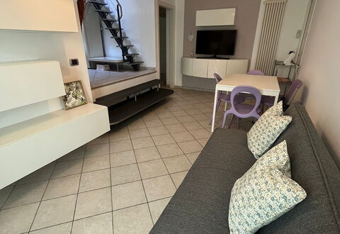 Bell'aria Apartment: Eigentum, Gebäude, Komfort, Beleuchtung, Holz, Interior Design, Die Architektur, Lampe, Flooring, Fussboden