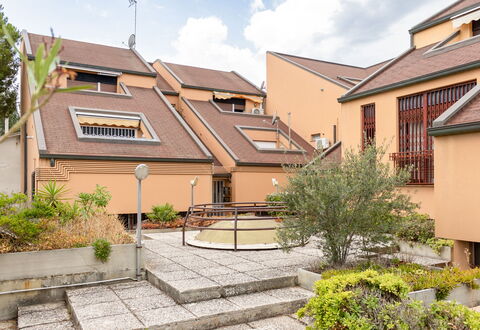 Fano Suite Apartment: Pflanze, Himmel, Gebäude, Eigentum, Fenster, Wolke, Haus, Grundstueck, Die Architektur, Urban Design