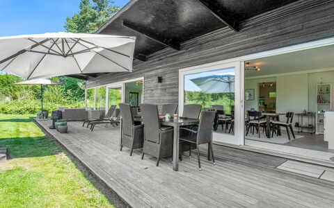 Nielsigne - 1.3Km from the Sea: Dach, Haus, Grundstueck, Zuhause, Hütte, Estate, Gartenbauten, Schatten, Blockhaus, Landscaping
