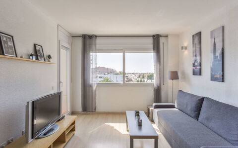 Roses 810: Möbel, Couch, Bilderrahmen, Gebäude, Holz, Tabelle, Komfort, Fenster, Interior Design, Fussboden