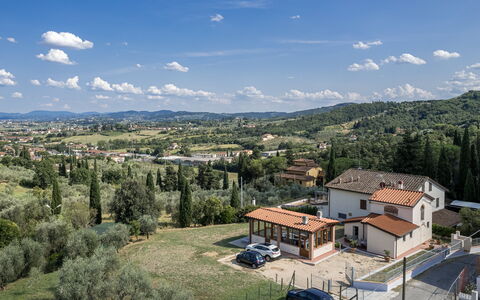 Villacolle 1, Poggio a Caiano, Hot Tub, Wifi, Ac: Himmel, Wolke, Daytime, Ökoregion, Rad, Berg, Baum, Grundstueck, Natürliche Landschaft, Gebäude
