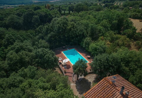Santa Colomba House, Siena, Nature And Pool: Wasser, Eigentum, Schwimmbad, Baum, Natürliche Landschaft, Gebäude, Landschaft, Freizeit, Eco Hotel, Urban Design