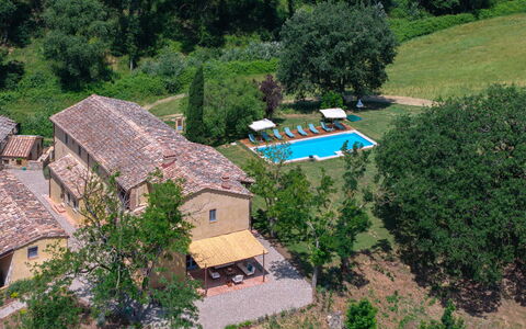 Villa Aiale: Schwimmbad, Resort, Estate, Eco Hotel, Hütte, Hazienda, Bauernhaus, Villa, Garten, Hinterhof