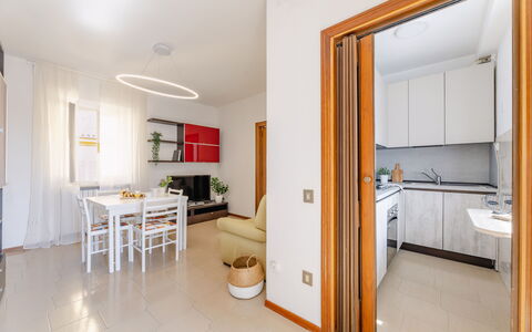Loreto Suite Apartment: Möbel, Eigentum, Gebäude, Bilderrahmen, Holz, Interior Design, Zimmerpflanze, Fussboden, Flooring