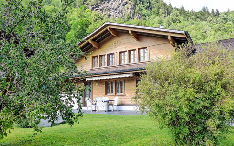 Eisiboden: Himmel, Wasser, Möbel, Tabelle, Eigentum, Azurblau, Pflanze, Holz, Stuhl, Gebäude
