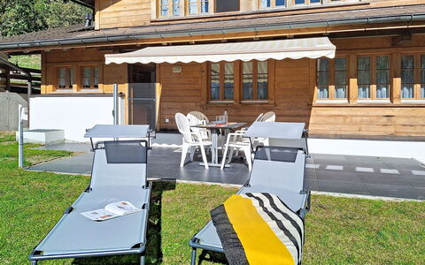 Eisiboden: Möbel, Gartenmöbel, Hütte, Veranda, Schatten, Abstellgleis, Stuhl, Markise, Terrasse, Garten