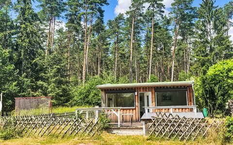 Am Pälitzsee: Himmel, Pflanze, Gebäude, Fenster, Baum, Holz, Grundstueck, Hütte, Haus, Landschaft