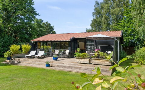 Bedine - 1.3Km from the Sea: Dach, Strauch, Haus, Hütte, Zuhause, Garten, Schatten, Gartenbauten, Markise