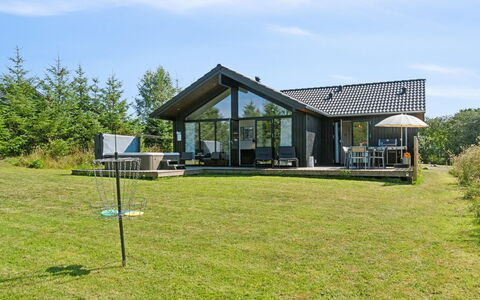 Kristiarn - 1.1Km from the Sea: Möbel, Interior Design, Flooring, Fussboden, Decke, Zimmer, Stuhl, Tabelle, Wohnung, Küche & Esszimmer Tisch