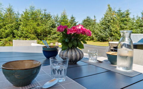 Kristiarn - 1.1Km from the Sea: Möbel, Interior Design, Flooring, Fussboden, Decke, Zimmer, Stuhl, Tabelle, Wohnung, Küche & Esszimmer Tisch