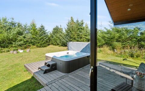 Kristiarn - 1.1Km from the Sea: Möbel, Interior Design, Flooring, Fussboden, Decke, Zimmer, Stuhl, Tabelle, Wohnung, Küche & Esszimmer Tisch