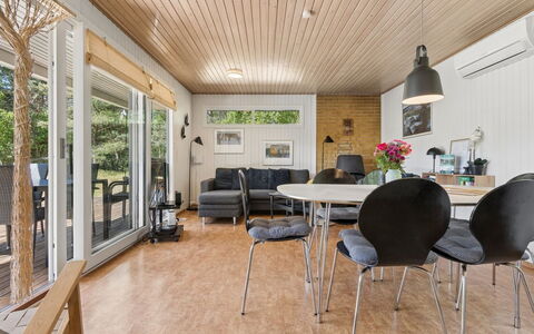 Franja - 120M from the Sea: Interior Design, Flooring, Holz, Fussboden, Decke, Möbel, Holzboden, Couch, Zuhause, Wohnzimmer