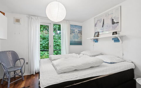 Ivar - 150M from the Sea: Möbel, Bett, Interior Design, Schlafzimmer, Bedding, Bettdecke, Fussboden, Decke, Zimmer, Linens