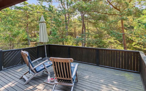 Sonya - 350M from the Sea: Holz, Holzboden, Veranda, Hartholz, Deck, Fussboden, Planke, Holzbeize, Eco Hotel, Schatten