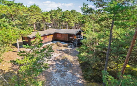 Sonya - 350M from the Sea: Grundstueck, Ländliches Gebiet, Hütte, Blockhaus, Hartholz, Treppe, Planke, Gartenbauten, Pfad