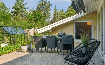 Hjalmine - 1.5Km from the Sea