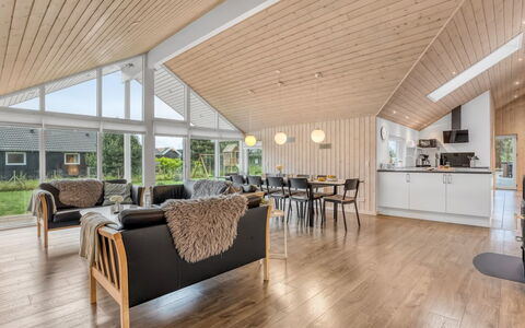 Imke - 1Km from the Sea: Holz, Decke, Hartholz, Planke, Holzbeize, Abstellgleis, Holzboden, Holz, Deck, Veranda