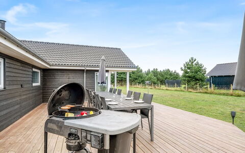 Imke - 1Km from the Sea: Dach, Zuhause, Gartenmöbel, Hütte, Deck, Terrasse, Stuhl, Schatten, Garten, Garten