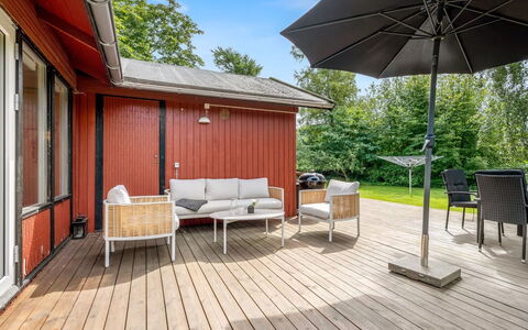 Vickie - 600M from the Sea: Holz, Zuhause, Veranda, Deck, Hartholz, Dach, Holzbeize, Holzboden, Eco Hotel