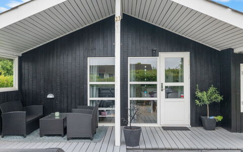 Maaria - 400M from the Sea: Möbel, Interior Design, Flooring, Fussboden, Decke, Zimmer, Stuhl, Tabelle, Wohnung, Küche & Esszimmer Tisch