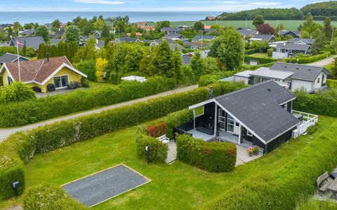 Maaria - 400M from the Sea: Möbel, Interior Design, Flooring, Fussboden, Decke, Zimmer, Stuhl, Tabelle, Wohnung, Küche & Esszimmer Tisch