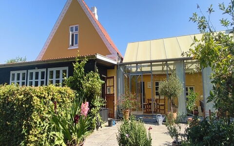 Huno - 2Km from the Sea: Haus, Dach, Zuhause, Hütte, Schatten, Garten, Garten, Abstellgleis, Estate, Gartenmöbel