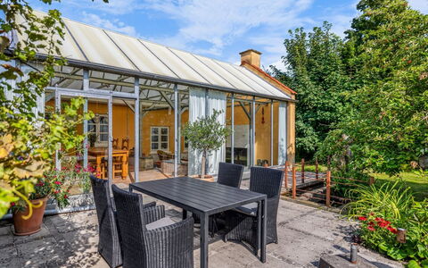 Huno - 2Km from the Sea: Strauch, Dach, Hütte, Zuhause, Grundstueck, Tür, Veranda, Garten, Estate