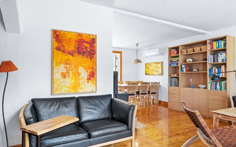 Huno - 2Km from the Sea: Möbel, Interior Design, Flooring, Fussboden, Couch, Wand, Holz, Holzboden, Zimmer, Wohnzimmer
