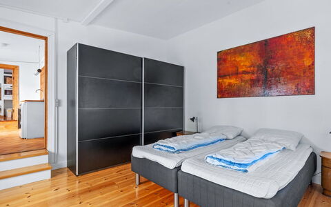 Huno - 2Km from the Sea: Flooring, Fussboden, Holz, Interior Design, Möbel, Holzboden, Decke, Bett, Schlafzimmer, Zimmer