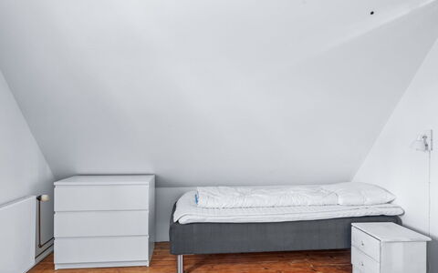 Huno - 2Km from the Sea: Flooring, Fussboden, Holz, Interior Design, Möbel, Schlafzimmer, Decke, Zimmer, Holzboden, Bett