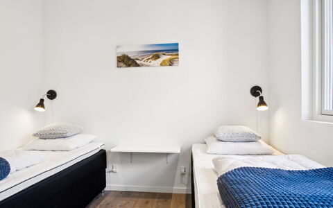 Alka - 500M from the Sea: Schlafzimmer, Bett, Bedding, Bettdecke, Fussboden, Interior Design, Flooring, Decke, Zimmer, Bettrahmen