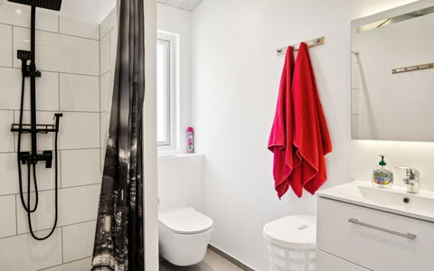 Alka - 500M from the Sea: Flooring, Fussboden, Interior Design, Armatur, Badezimmer, Toilette, Installation, Zimmer, Badezimmerschrank, Fliese