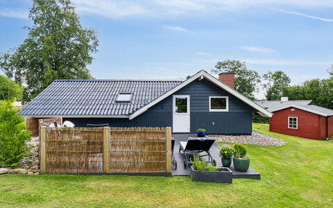 Erke - 800M from the Sea: Blau, Strauch, Hütte, Ground, Garten, Estate, Schatten, Landscaping, Bauernhaus, Eco Hotel