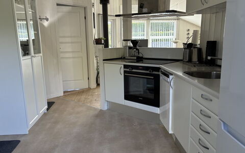 Enida - 350M to the Fjord: Flooring, Küche, Küchengerät, Countertop, Interior Design, Fussboden, Major Appliance, Decke, Cabinetry, Möbel
