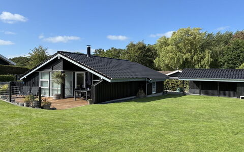Enida - 350M to the Fjord: Dach, Haus, Zuhause, Hütte, Rasen, Abstellgleis, Gartenbauten, Garten, Garten, Estate