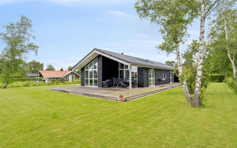 Hæryst - 300M from the Sea: Dach, Haus, Zuhause, Hütte, Tür, Abstellgleis, Deck, Veranda, Planke, Hartholz