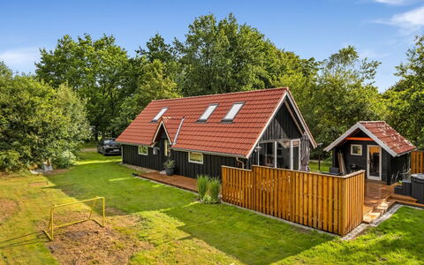 Diderik - 30Km from the Sea: Dach, Haus, Zuhause, Hütte, Tür, Abstellgleis, Deck, Veranda, Planke, Hartholz