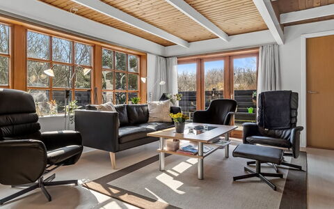 Berner - 30Km from the Sea: Möbel, Interior Design, Flooring, Holz, Couch, Fussboden, Decke, Wohnzimmer, Stuhl, Zimmer
