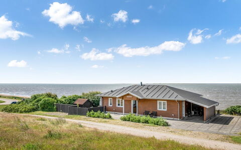 Evamaria - 10M from the Sea: Holz, Dach, Die Architektur, Zuhause, Haus, Hütte, Abstellgleis, Hartholz, Steigung, Estate