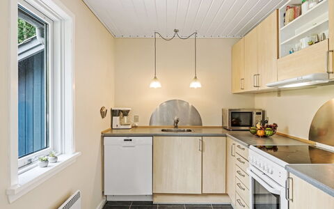 Ljiljana - 2Km from the Sea: Interior Design, Flooring, Decke, Holz, Countertop, Armatur, Küche, Major Appliance, Fussboden, Küchengerät