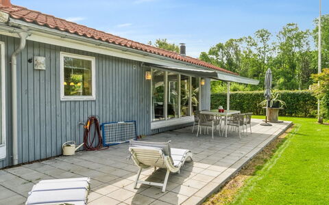 Salvina - 300M from the Sea: Dach, Haus, Zuhause, Hütte, Tür, Abstellgleis, Deck, Veranda, Planke, Hartholz