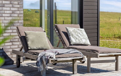 Bæver - 200M from the Sea: Holz, Zuhause, Veranda, Deck, Hartholz, Dach, Holzbeize, Holzboden, Eco Hotel