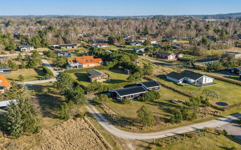 Mirkka - 200M from the Sea: Wohngebiet, Landschaft, Vogelperspektive, Haus, Einfach, Nachbarschaft, Zuhause, Vorort, Luftaufnahmen, Grundstueck