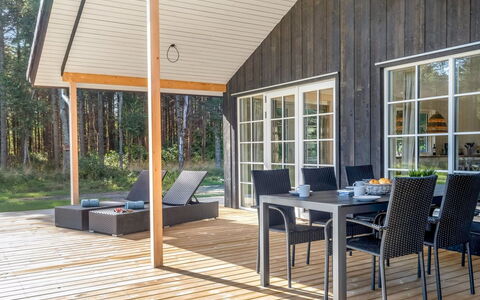 Gedda - from the Sea: Zuhause, Hütte, Tür, Estate, Schatten, Abstellgleis, Hartholz, Gartenbauten, Veranda, Design