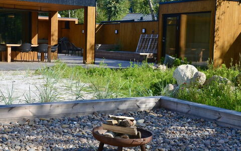 Jaane - from the Sea: Schwimmbad, Gartenmöbel, Möbel, Resort, Flagstone, Eco Hotel, Schatten, Stuhl, Freizeit, Estate