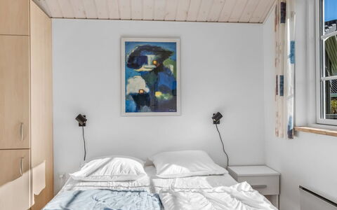 Winona - 600M from the Sea: Wand, Schlafzimmer, Interior Design, Holz, Bett, Decke, Bettdecke, Fussboden, Möbel, Zimmer