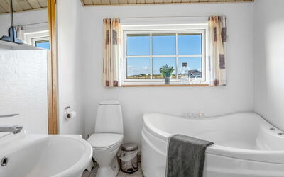Winona - 600M from the Sea